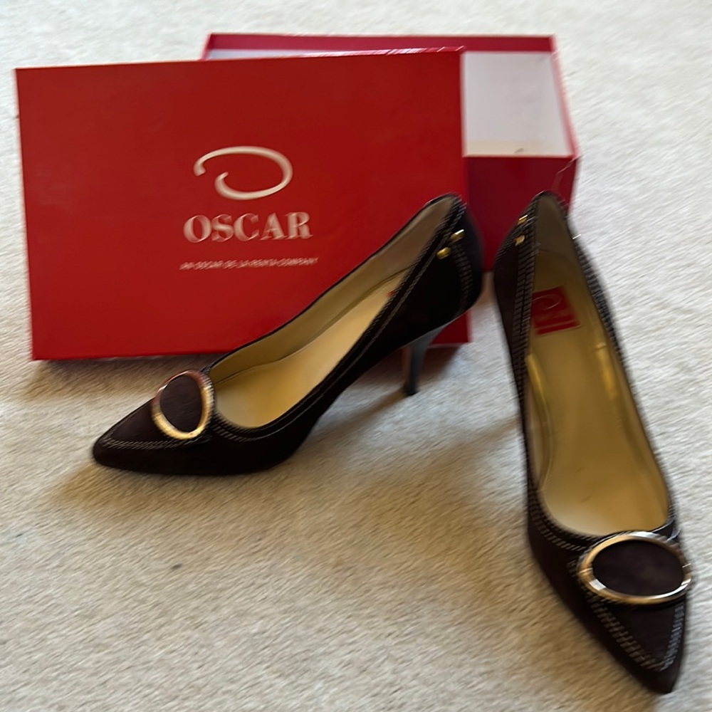 Oscar De La Renta brown suede 3.5 inch pump size 7 1/2